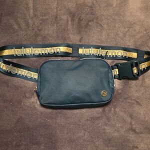 lululemon Athletica EVERYWHERE Dark Teal and Gold Belt Bag Crossbody EUC